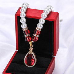 Middle-aged Mom's Pearl Necklace - Elegant Clavicle Accessory