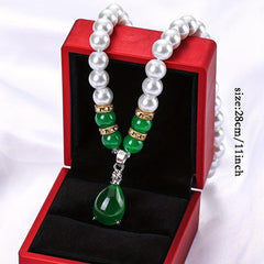 Middle-aged Mom's Pearl Necklace - Elegant Clavicle Accessory