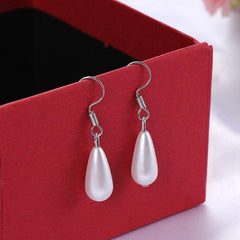 Middle-aged Mom's Pearl Necklace - Elegant Clavicle Accessory
