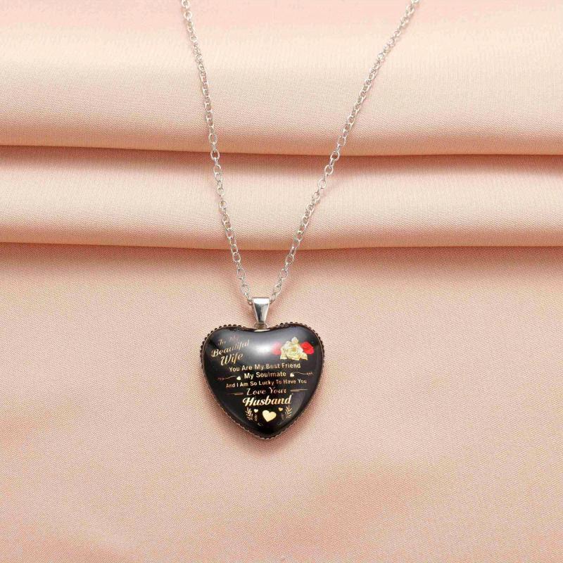 Heart Pendant Necklace Urban Accessories for Boyfriend and Girlfriend
