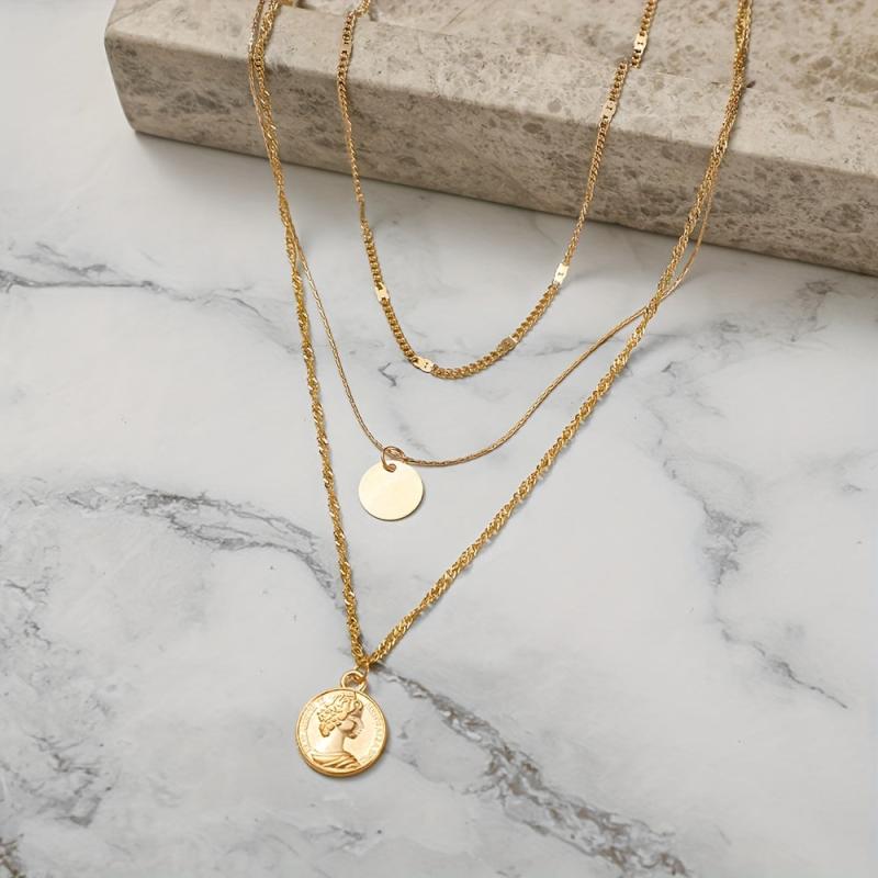Retro Art Clavicle Chain Alloy Necklace Round Pendant Necklace