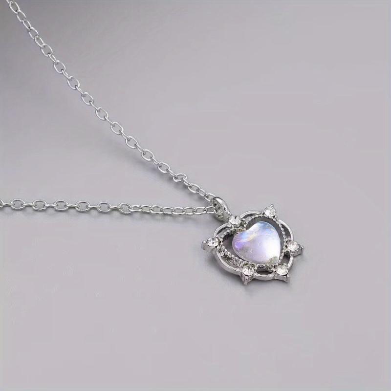 Hollow Heart Clavicle Chain Love Pendant Necklace