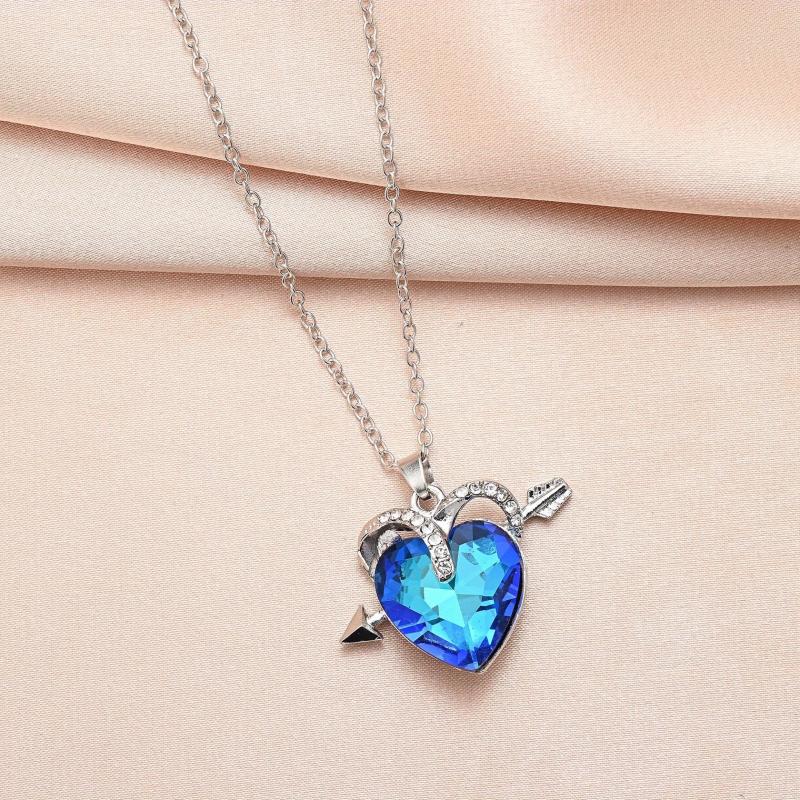 Heart Shaped Couple Pendant Necklace Gift Set
