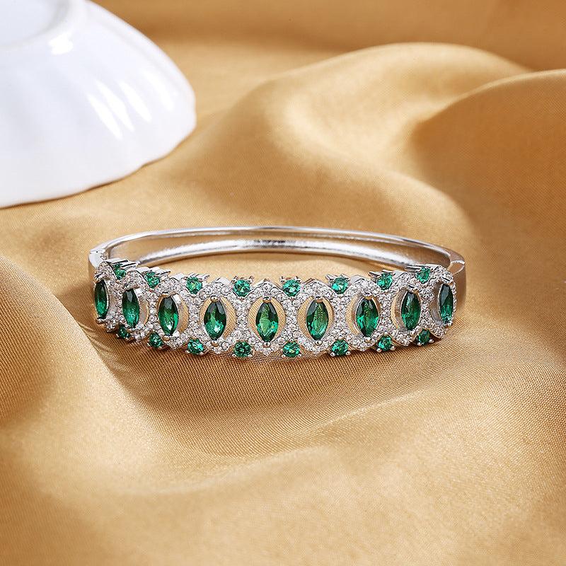 Vintage Silvery Plated Bracelet with Natural Emerald Gemstone for Women