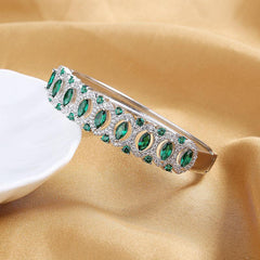 Vintage Silvery Plated Bracelet with Natural Emerald Gemstone for Women