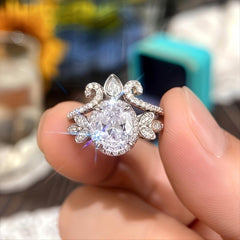 Love-Bearing Set: Women's Wedding Rings