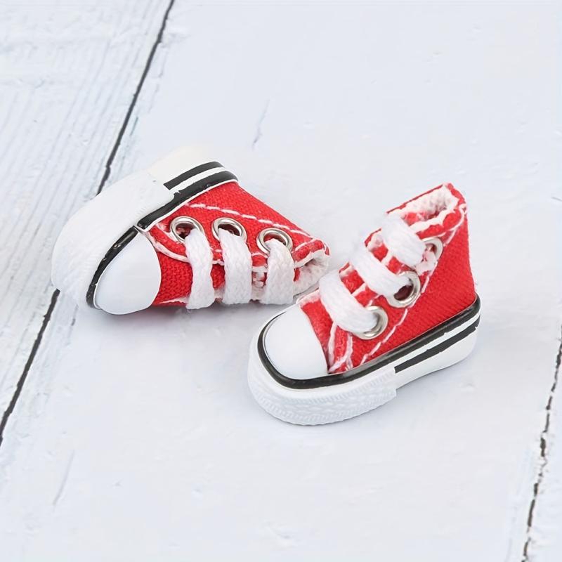 2pcs Mini Finger Shoes Skateboard Elf Doll Shoes Keychains Bird Sneakers Hol