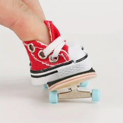 2pcs Mini Finger Shoes Skateboard Elf Doll Shoes Keychains Bird Sneakers Hol