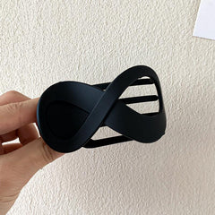 Retro 8-Character Plastic Hair Clip - Fashionable Accessory