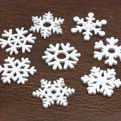 50pcs 3 1 38in Wooden Snowflake Shapes for DIY Painting and Decoration