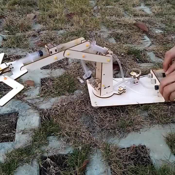 Wooden Hydraulic Mechanical Arm DIY Kit for Junior High School