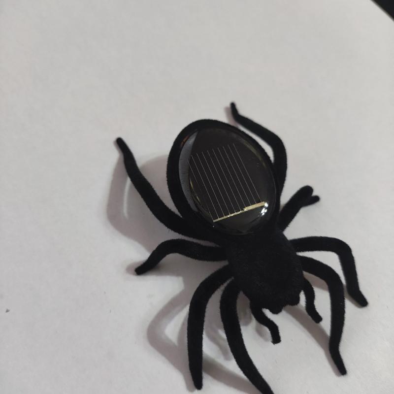 Solar Powered Cockroach Robot Toy - Educational and Fun Gift for Kids