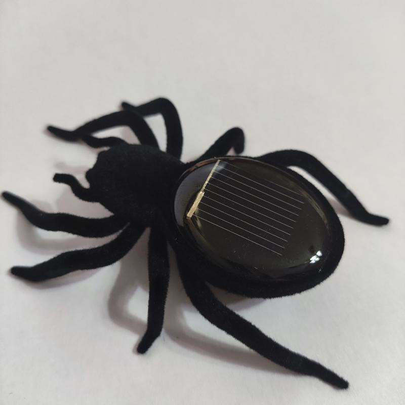 Solar Powered Cockroach Robot Toy - Educational and Fun Gift for Kids