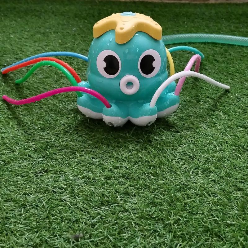 Kids Octopus Sprinkler Toy, 8 Wiggle Tubes, Attaches to Garden Hose