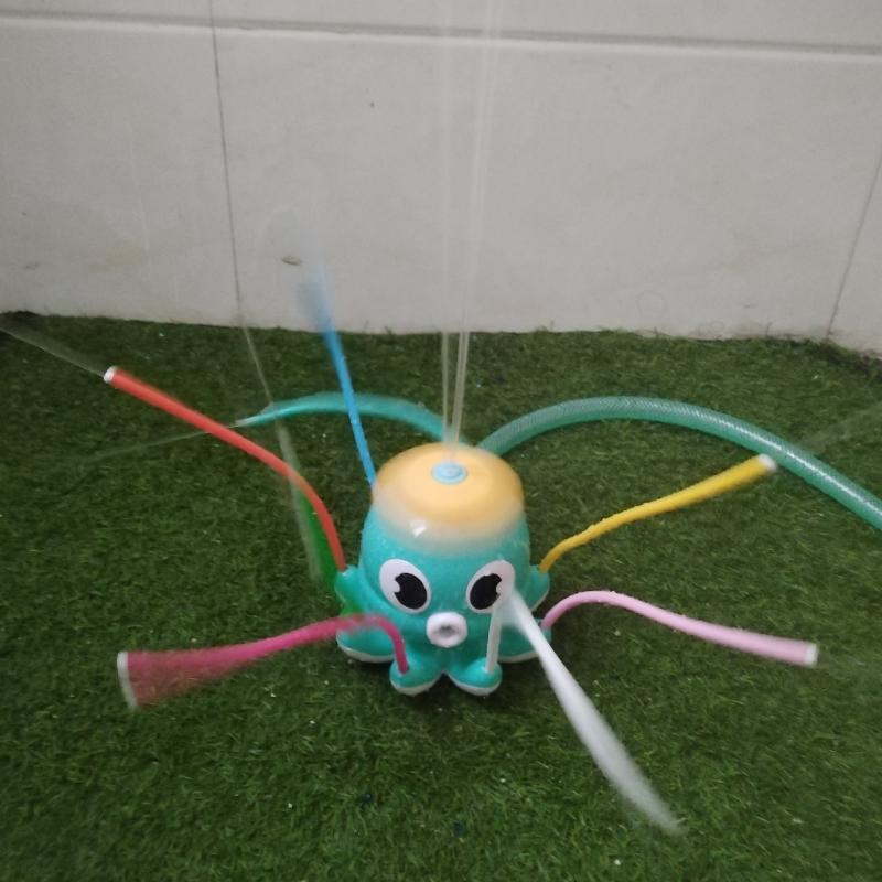 Kids Octopus Sprinkler Toy, 8 Wiggle Tubes, Attaches to Garden Hose