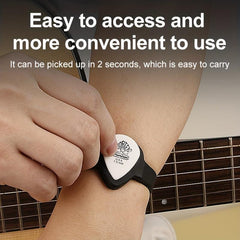 1pc Guitar Pick Sleeve Pick Clip Hand Ring Type Silicone Portable Pick Box