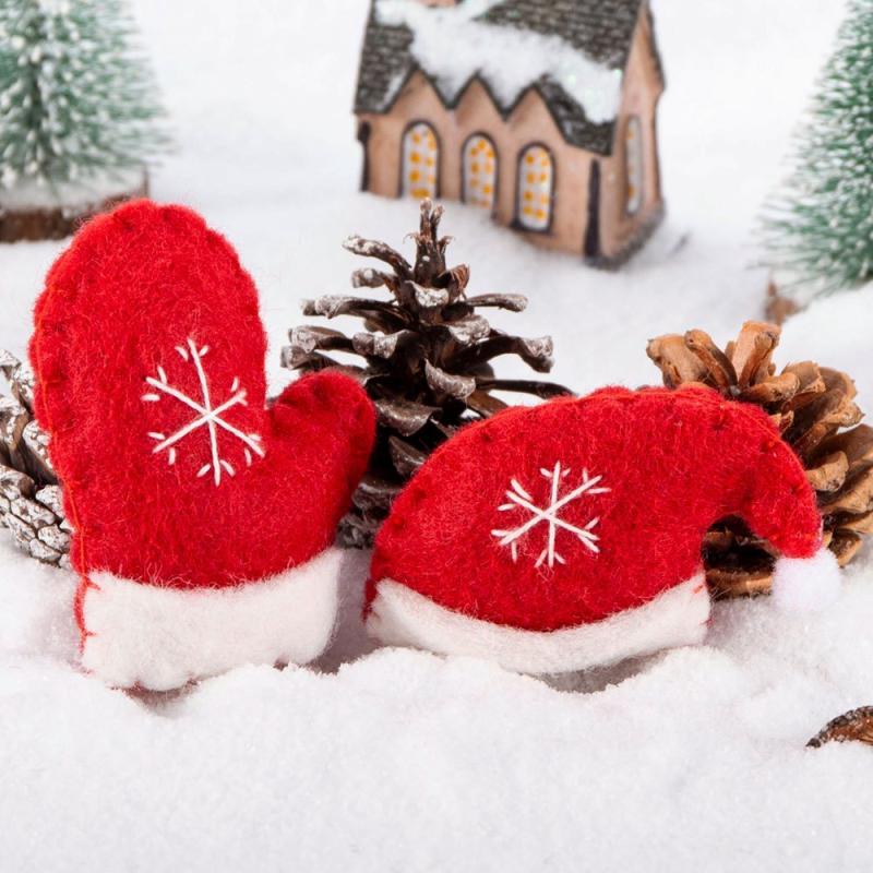 Christmas Scene Arrangement Snowflake Gloves Hat Pendant Fabric Dress Up Decor