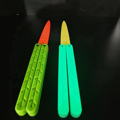 2pcs 3d Gravity Radish Collapsible Decompression Toy Model