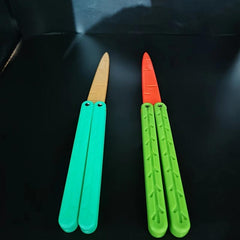 2pcs 3d Gravity Radish Collapsible Decompression Toy Model