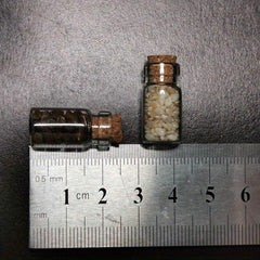 2pcs Mini Glass Seasoning Bottles Dollhouse Decor Kitchen Accessories