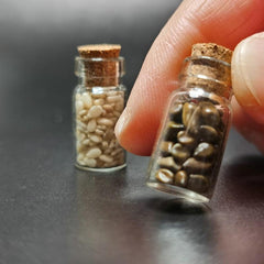 2pcs Mini Glass Seasoning Bottles Dollhouse Decor Kitchen Accessories