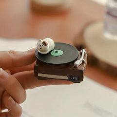 Cat Statue Retro Record Player Ornament