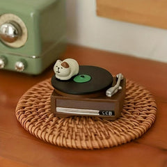 Cat Statue Retro Record Player Ornament