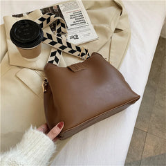 Large Capacity Shoulder Bag Women Handbags Retro Crossbody Bags