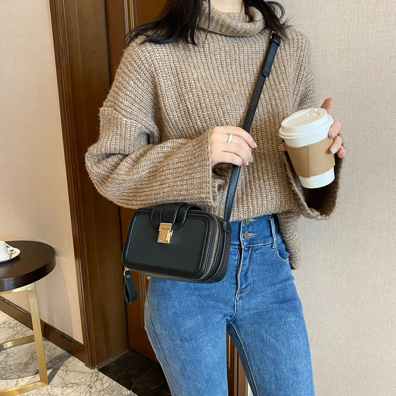 Retro Leather Crossbody Bag for Women Zipper Pouch Vintage Small Shoulder Bag