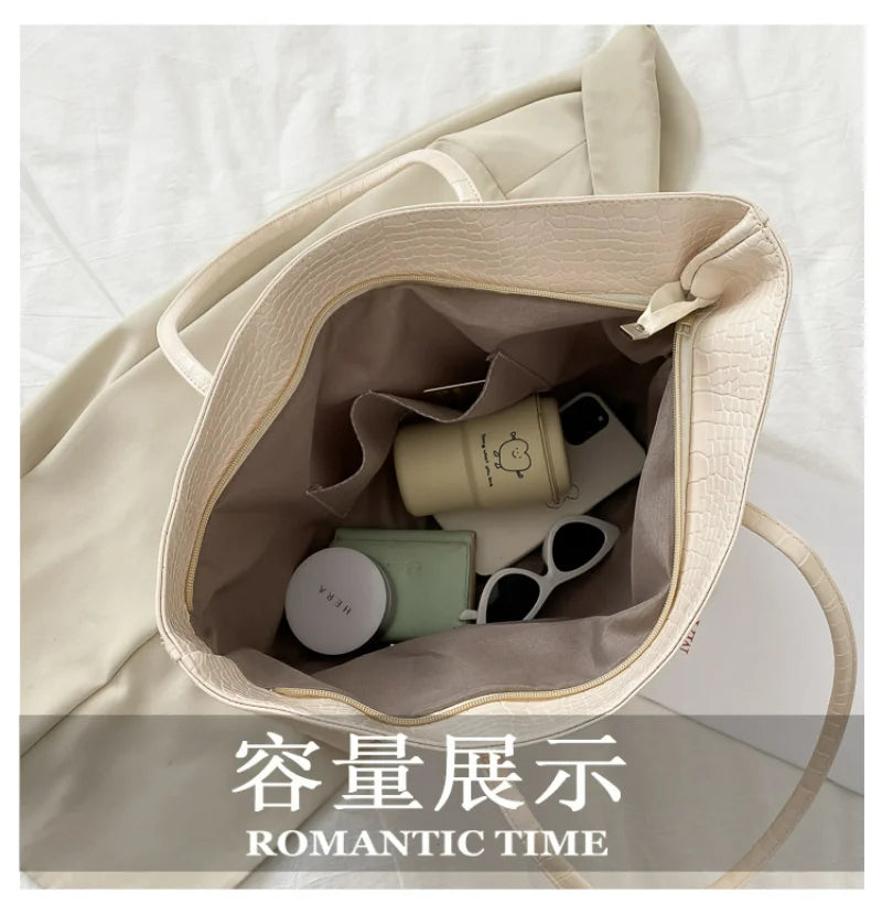 Fashionable Women's Hand Bag with Large Capacity
