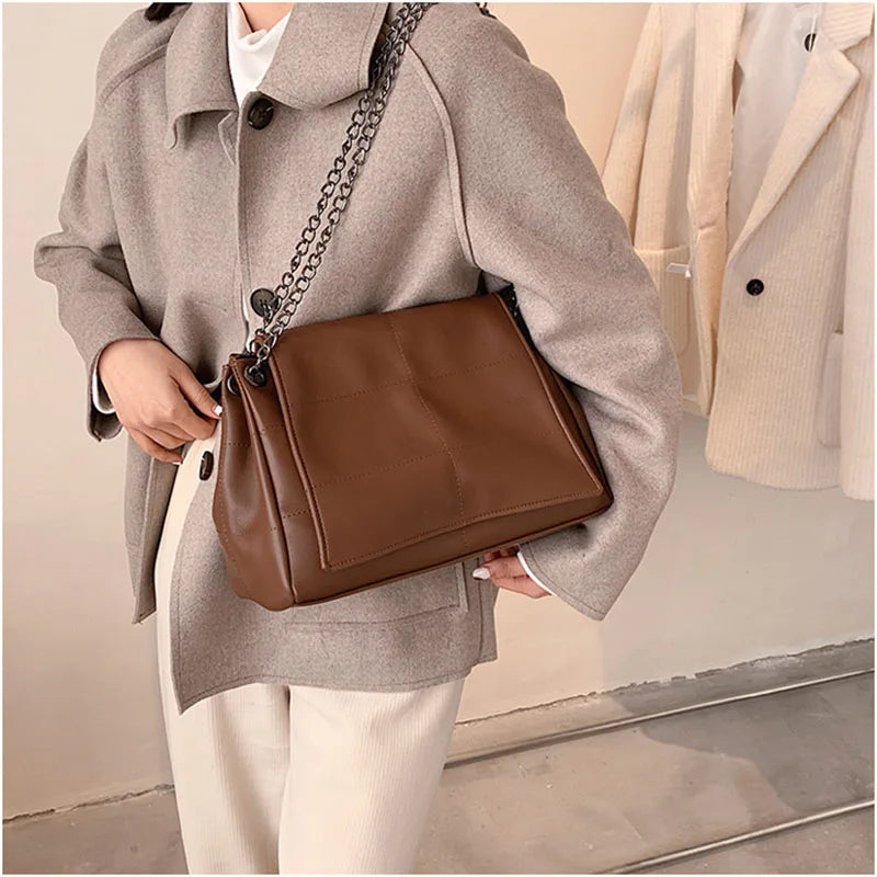 Retro Female Shoulder Bag Chain Handbag Fashionable Crossbody Bag
