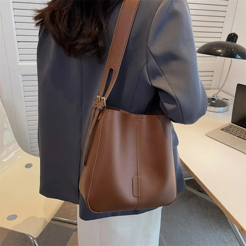 Women's Large Capacity Bucket Bag Casual Handbag