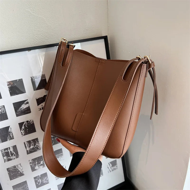 Women's Large Capacity Bucket Bag Casual Handbag