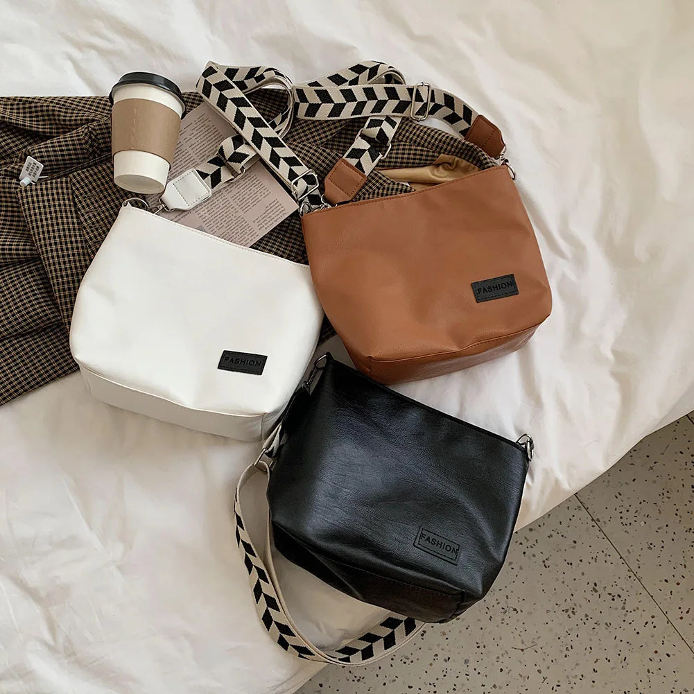 Shoulder Bucket Bag with Plaid Pattern Strap
