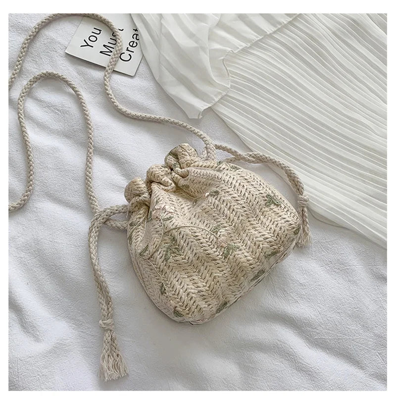 Women Beach Straw Woven Flower Embroidery Crossbody Handbag