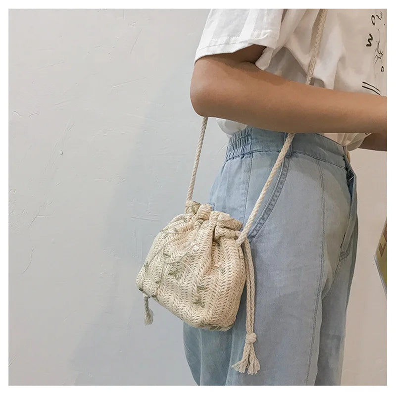 Women Beach Straw Woven Flower Embroidery Crossbody Handbag