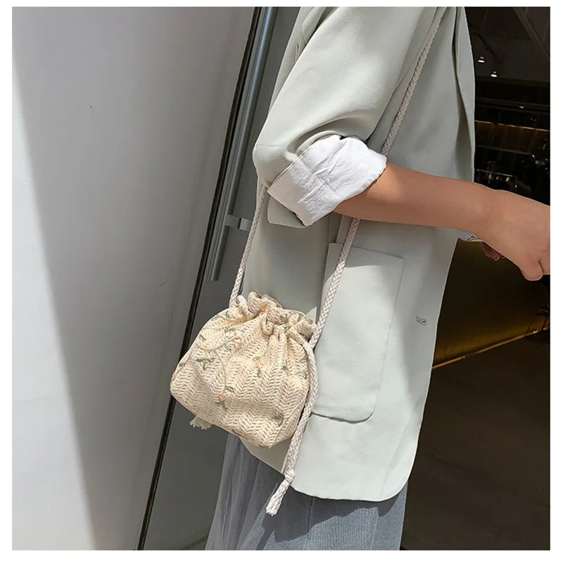 Women Beach Straw Woven Flower Embroidery Crossbody Handbag