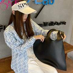 Heart Purses and Handbag Totes for Women