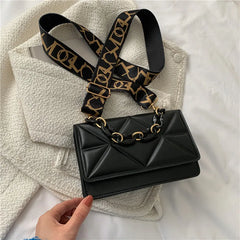 Sweet Shoulder Bag Leather Handbags with Acrylic Chain