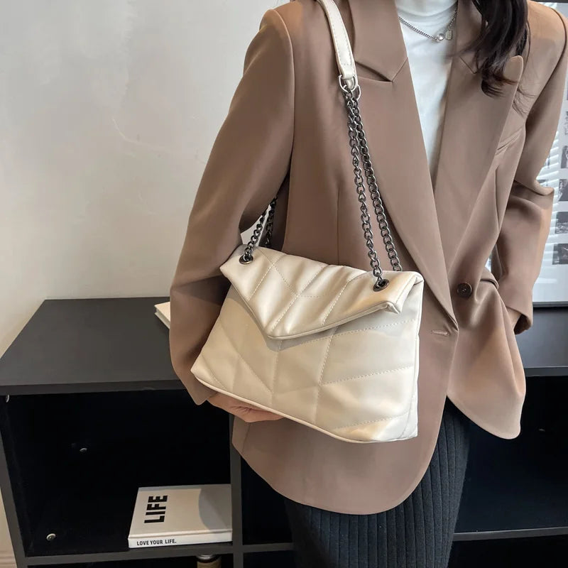 LEFTSIDE Vintage Chain Leather Crossbody Bags for Women Winter Flap Bag