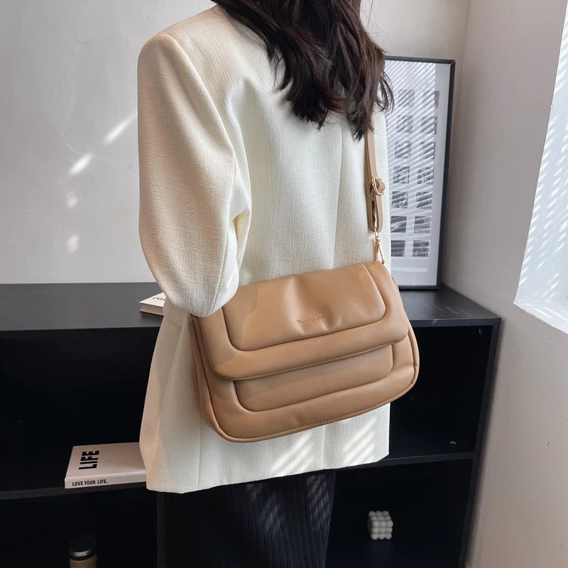 LEFTSIDE Vintage Leather Crossbody Bags for Women Winter In Handbags Small Trave