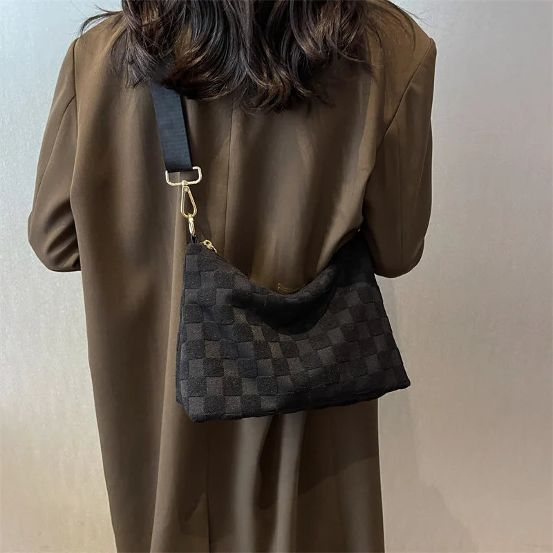 Large Capacity Vintage Shoulder Bag for Winter