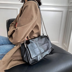 Large Capacity Women Chains Shoulder Bags Lady All-match Commuter Crossbody Bag