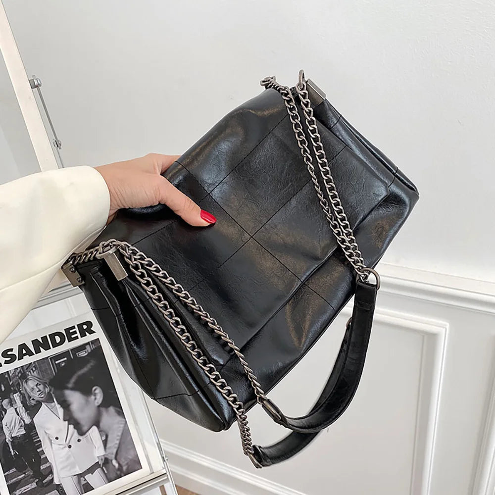 Large Capacity Women Chains Shoulder Bags Lady All-match Commuter Crossbody Bag