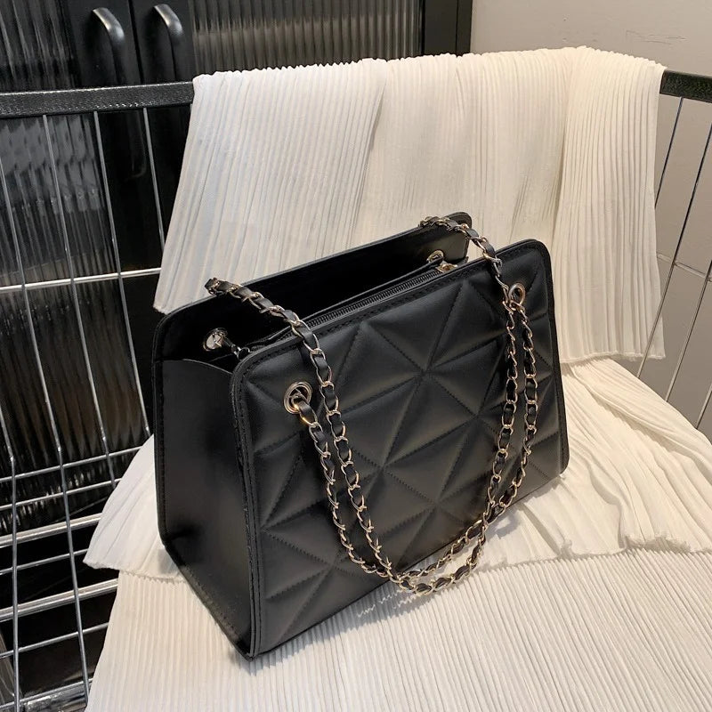 Lingge Chain Messenger Bag One Shoulder Tote Bag