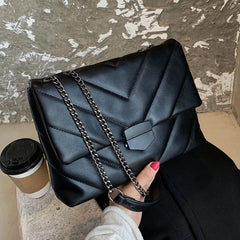 V Letter Crossbody Bags for Women Chain Shoulder Handbags