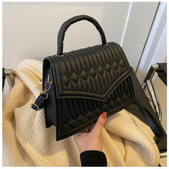 Thick Chains Shoulder Bag Lozenge Flap Crossbody Bag