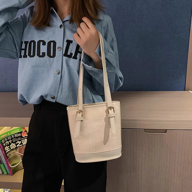 Straw Woven Casual Bucket Bag Woman