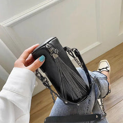Vintage Fringe Bucket Bag Punk Chain Women's Shoulder Crossbody Bag