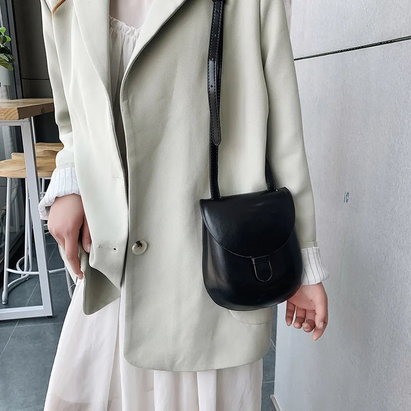 Women Shoulder Crossbody Bag Small Retro Horseshoe Packet Strap